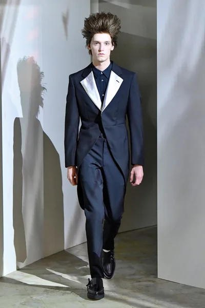 Look 25